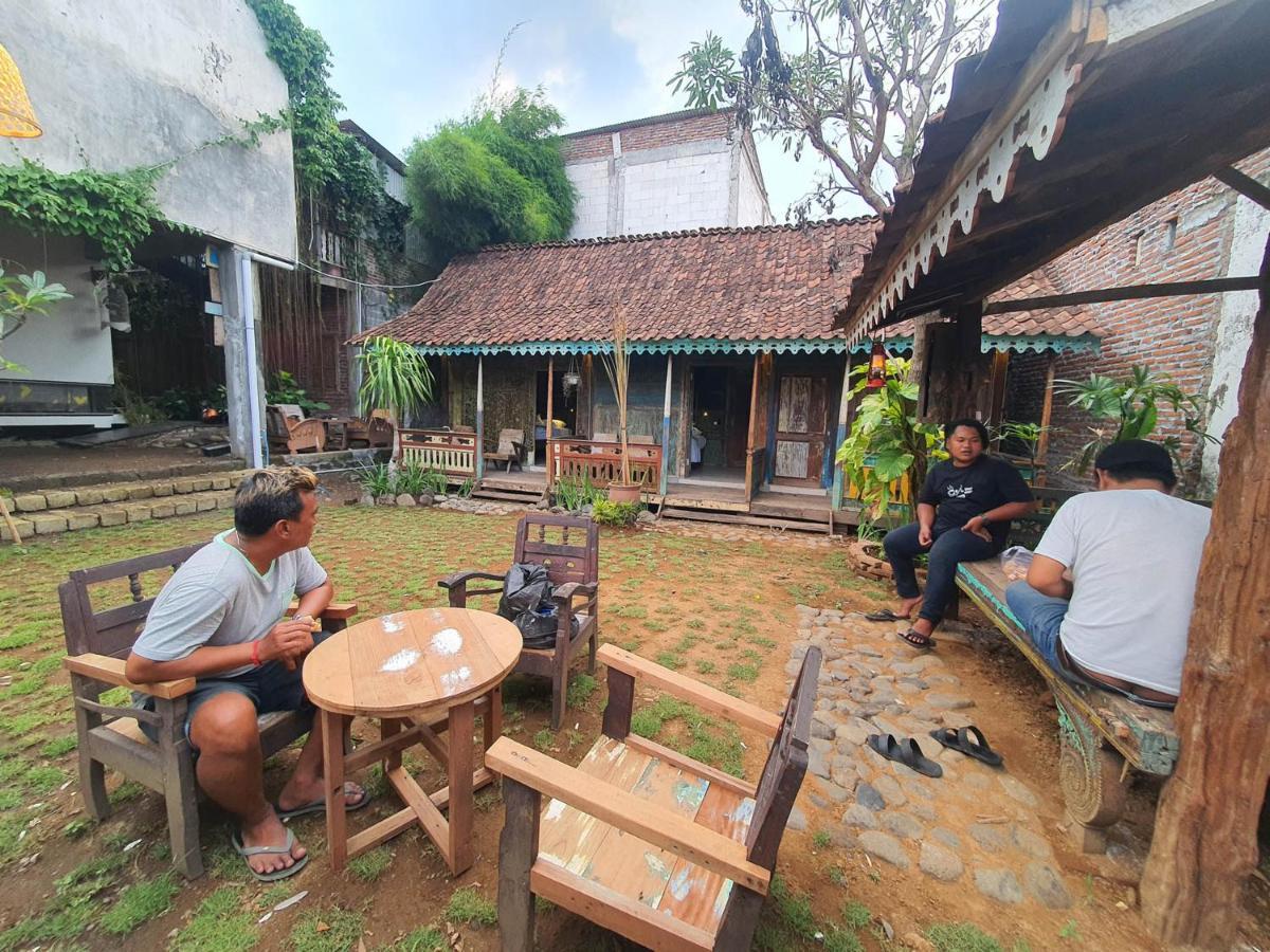 Happy House Bnb Bromo Backpacker Проболинго Екстериор снимка