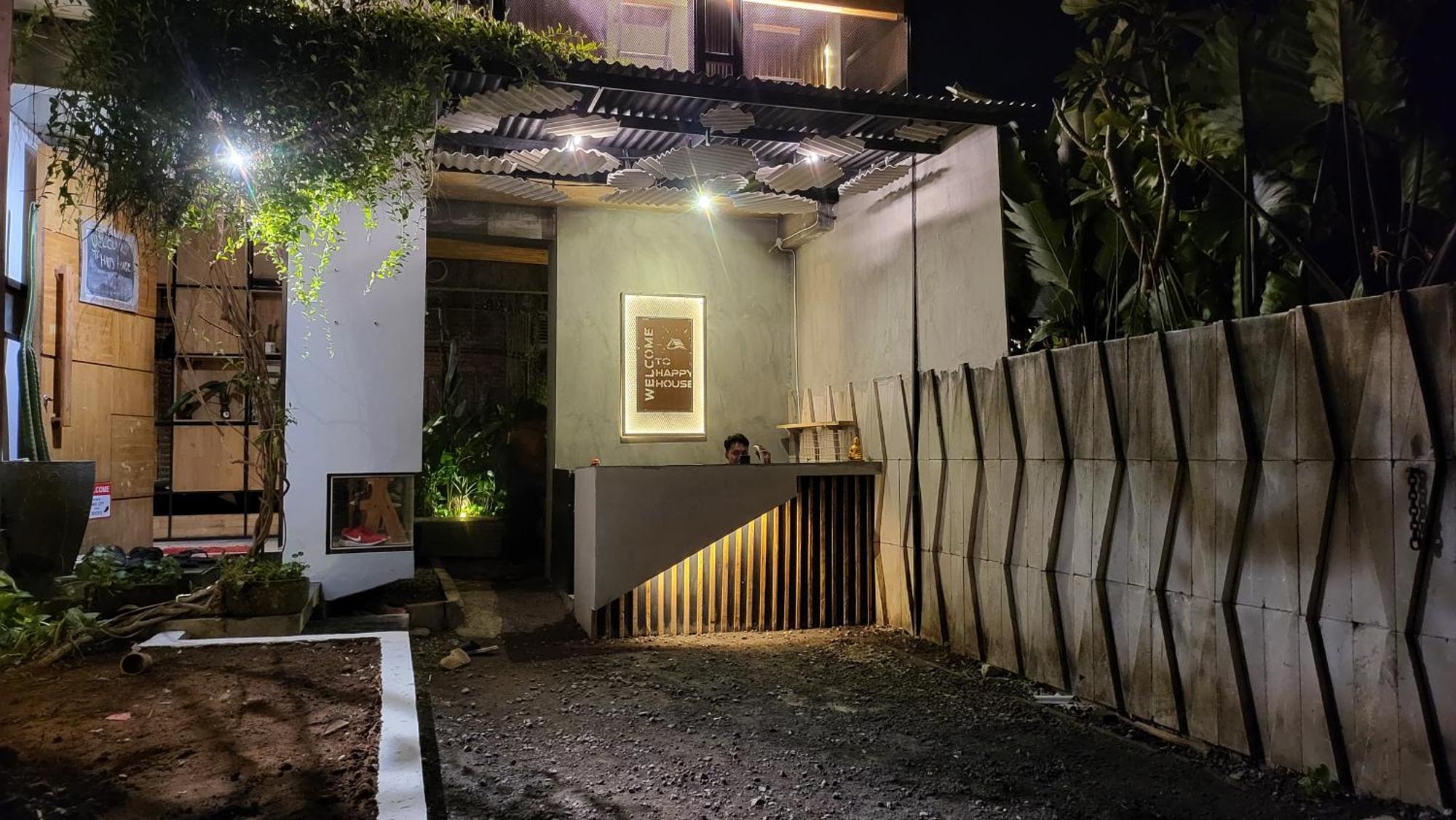 Happy House Bnb Bromo Backpacker Проболинго Екстериор снимка